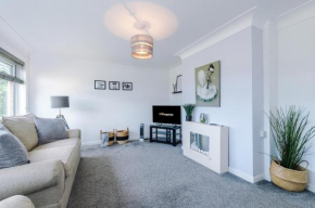 NEW! 3-Bed Stunning Bungalow in Wrexham by 53 Degrees Property, Ideal for Groups, FREE Parking!